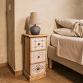 Comodino alto bianco in legno con 3 cassetti